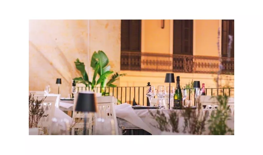 Plaza café restaurant