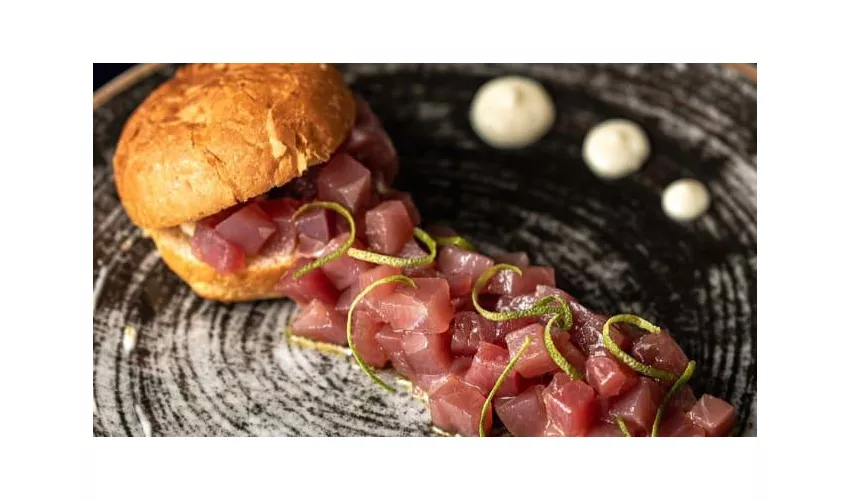 Lo Sfizio Bistro’ & Wine.