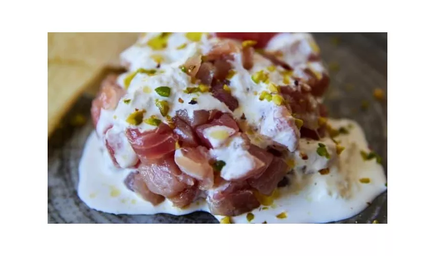 Lo Sfizio Bistro’ & Wine.