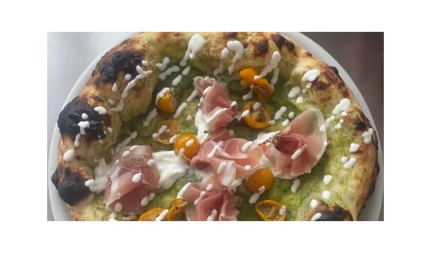 Pizzeria Love pizza