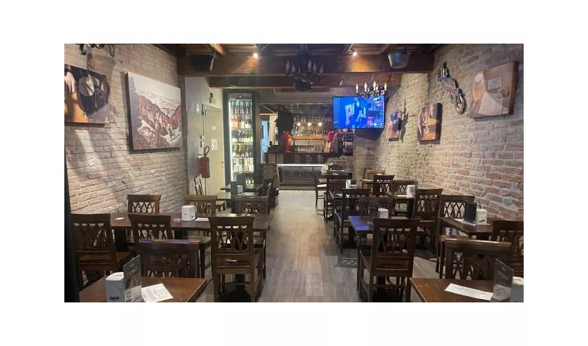 Macaco Beer Wine Food and Pizza