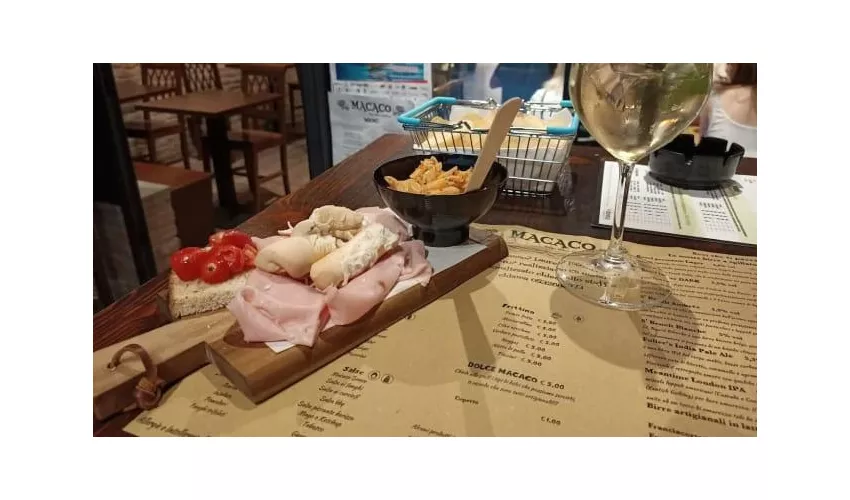 Macaco Beer Wine Food and Pizza