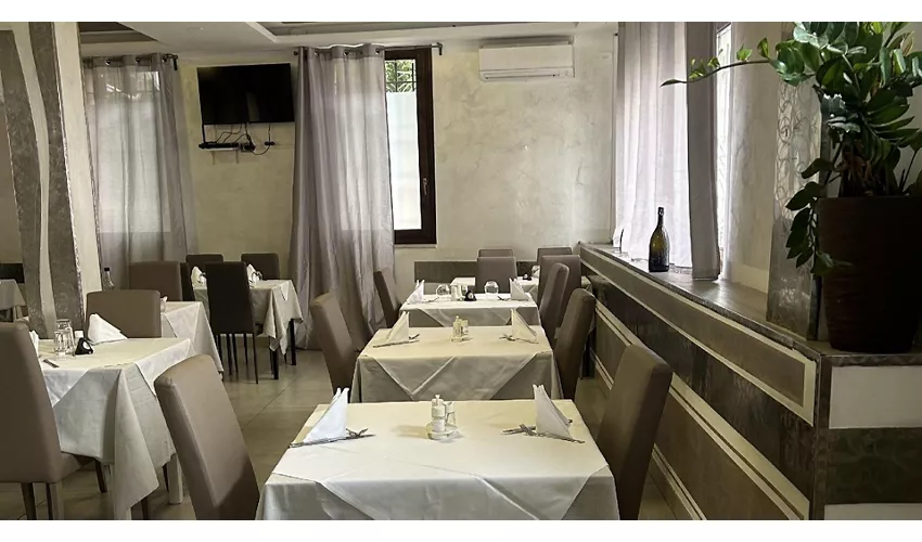 RISTORANTE con PIZZA ALL' ANGOLO