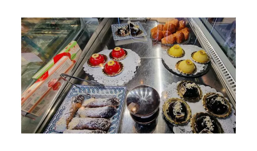 Almas Luxury Food & Drink