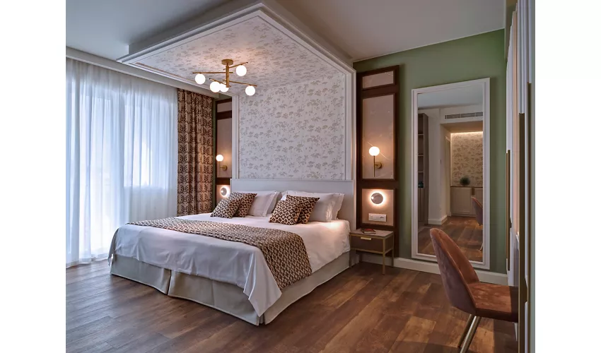 Hotel Tritone