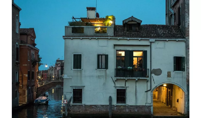 Venice: Legends & Ghosts Guided Walking Tour