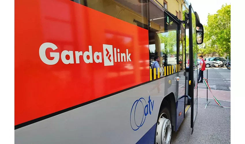 Bardolino: Garda Link Bus + Train from Venice