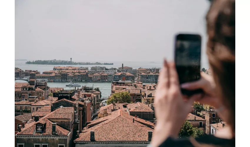 Venice: Guided Rooftops Tour + Prosecco Tasting