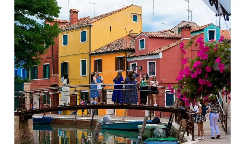 Murano und Burano: Bootstour + Glasbläserdemo vom Bahnhof aus