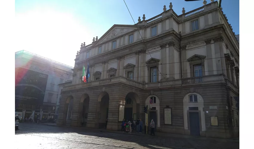 Teatro alla Scala: Guided Tour + Fast Track Ticket