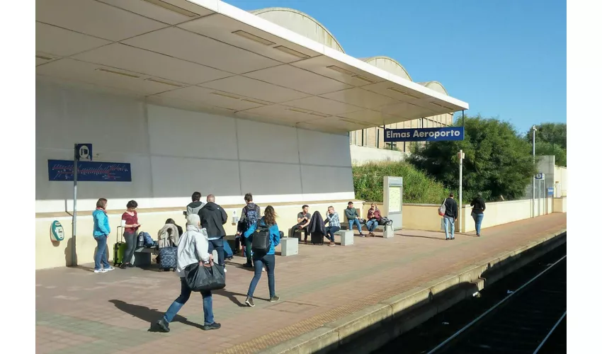 Cagliari: Trasferimento in treno di sola andata dall'aeroporto di Elmas alla stazione di Cagliari