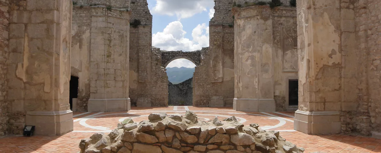 2480X1000_abbazia_del_goleto_destination.jpg