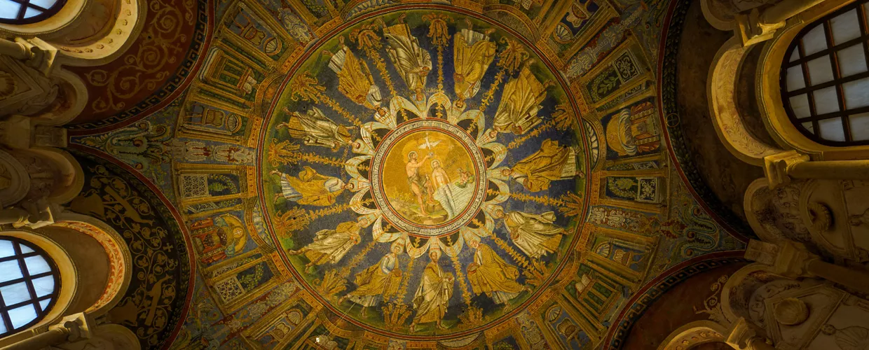 Neonische Taufkapelle