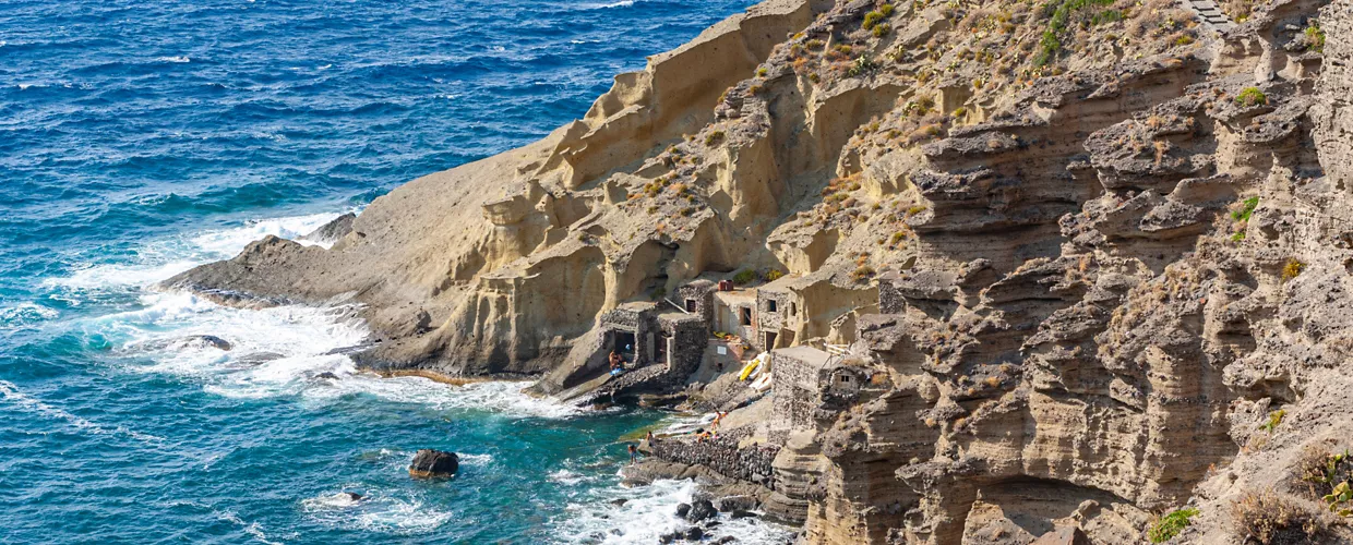 Casa di Mario sulla spiaggia di Pollara