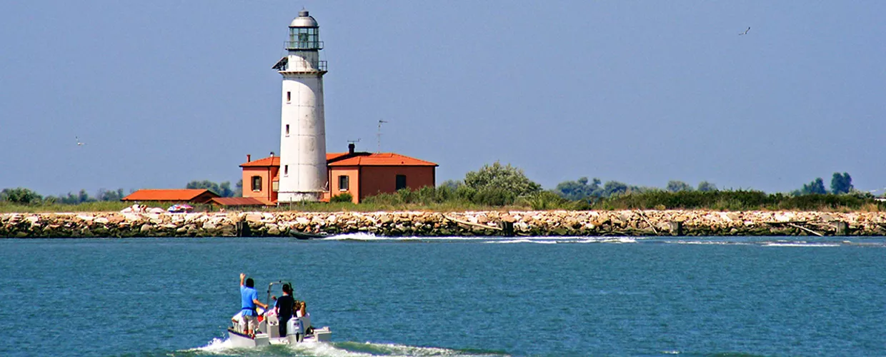 Il Faro di Goro - L'Isola Dell' Amore