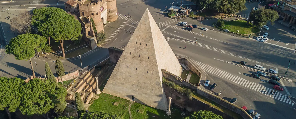 Pirámide Cestia