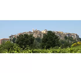 Il borgo di Orte affacciato sul Tevere