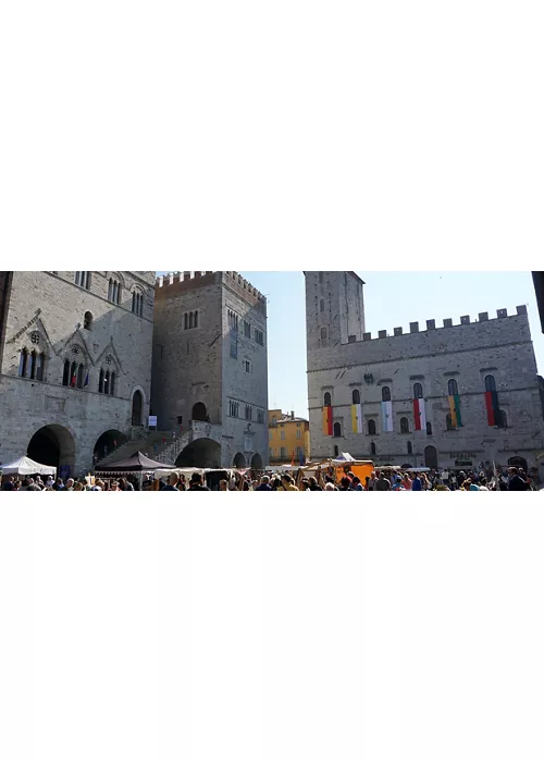 El desafío de San Fortunato, una inmersión en la Edad Media en Todi. A mediados de octubre la "Ciudad de los Arqueros" vuelve a la Edad Media.