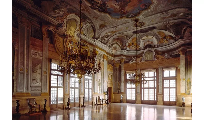 Ca' Rezzonico Museum: Guided Tour + Casanova Walking Tour