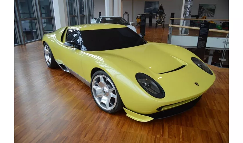Bolonia: Visita guiada al Museo Lamborghini + Entrada