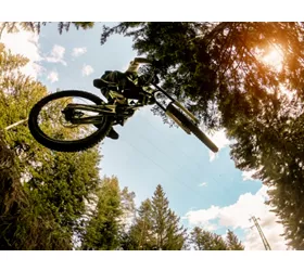 Enduro nelle alpi: l’avventura inizia qui. 
