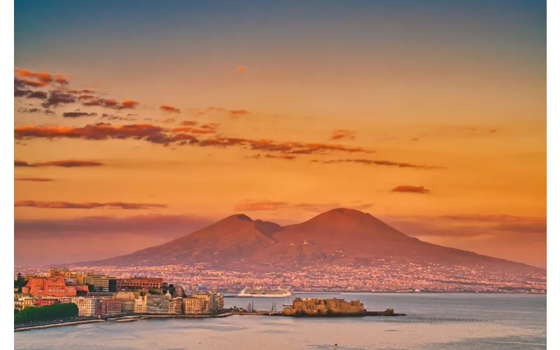 Vista sul Vesuvio al tramonto