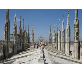Duomo di Milano: Corsia preferenziale per il complesso del Duomo con il tetto