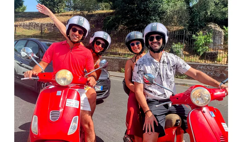 Roma: Tour guidato in Vespa