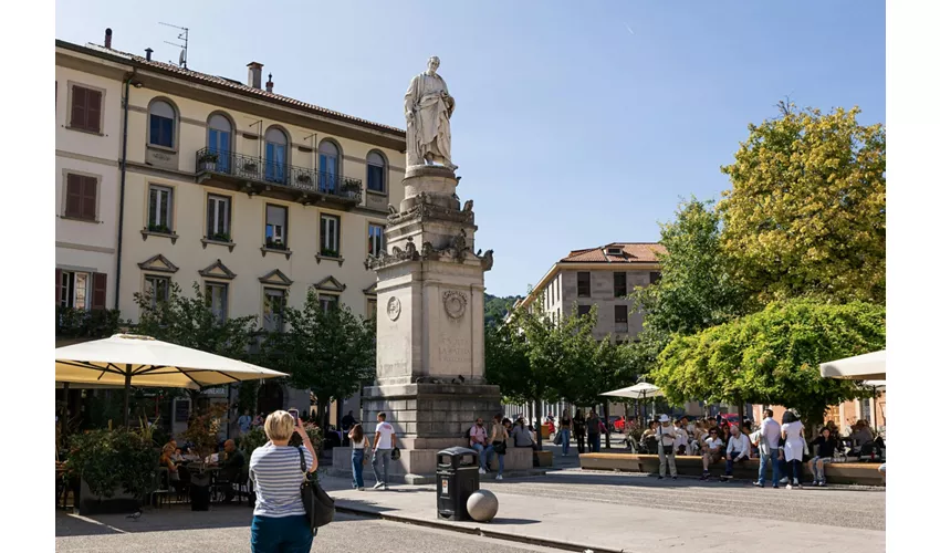 Como e Bellagio: gita guidata di un giorno da Milano + tour in barca
