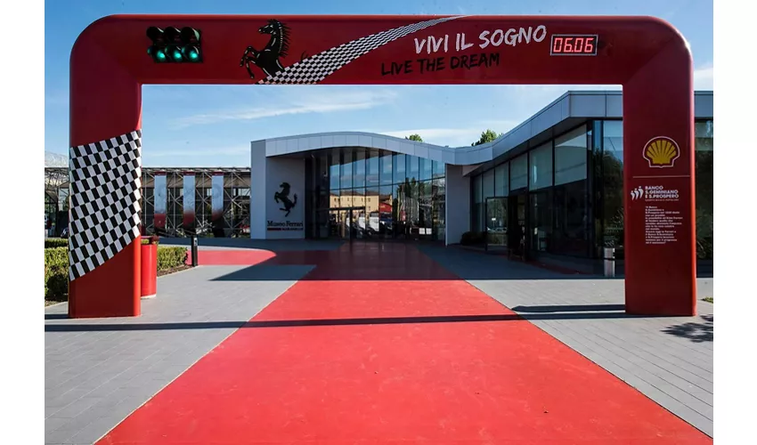 Museo Enzo Ferrari + Museo Ferrari de Maranello + Simulador de F1