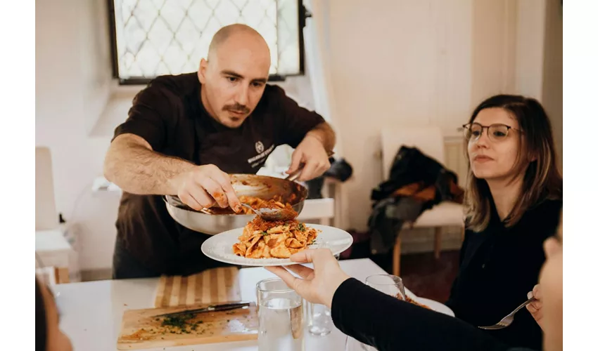 Roma: Corso di preparazione della pasta con uno chef locale + bevande