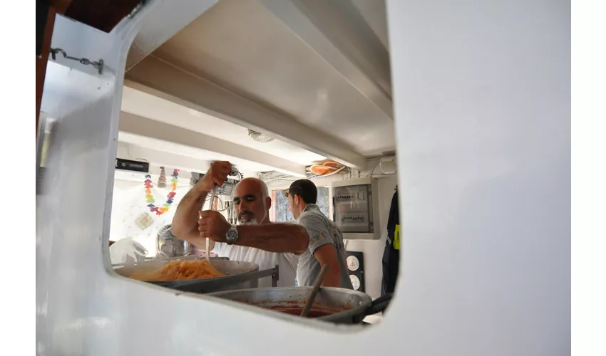 Isla de Ponza: Excursión de un día desde Anzio + Crucero en barco + Comida