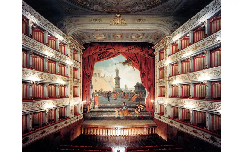 Tra sapere e musica, il teatro come identità