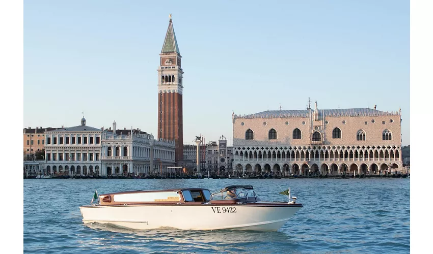 Venice: Water Taxi Transfer from Marco Polo Airport To Venice City Center