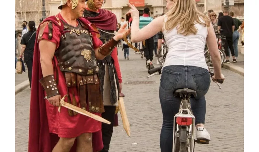Rome: Electric Bicycle Rental in Piazza Venezia