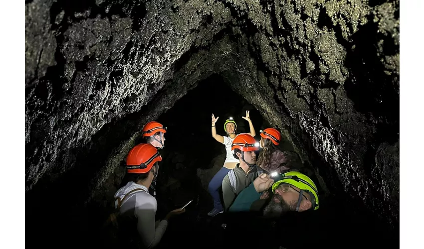 Excursión al Etna por la mañana o al atardecer y visita a la cueva de lava