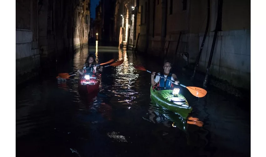 Venice: Guided Sunset Kayak Tour