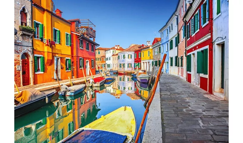 Murano y Burano: Visita guiada con soplado de vidrio y fabricación de encajes + Excursión en barco