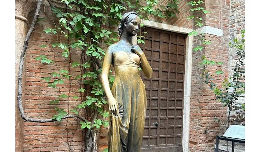 Verona: Fast Track Entry to Juliet's House + Audio Guide