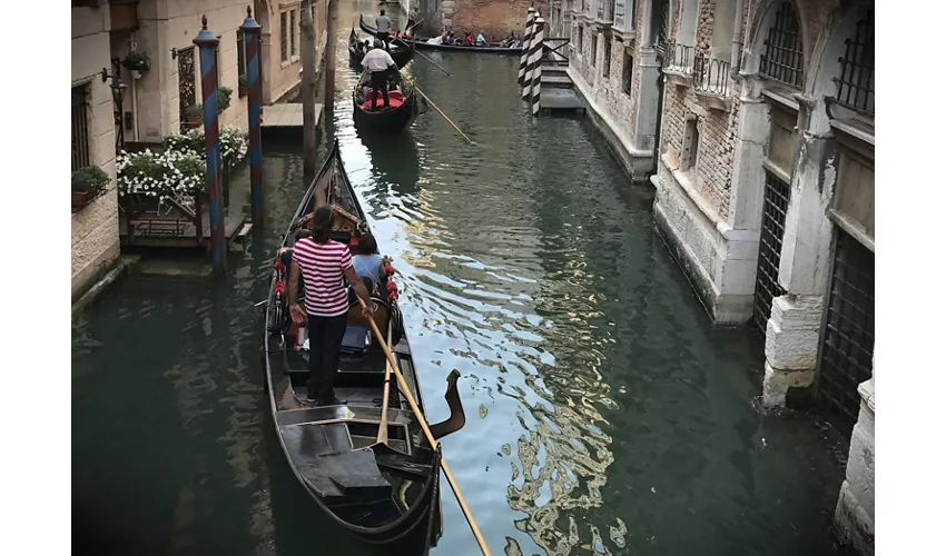 Venice: Classic Gondola Ride