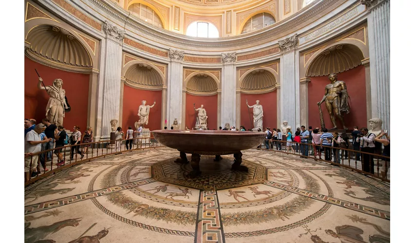 Vatican Museums & St. Peter's Basilica: Fast Track Ticket + Guided Tour