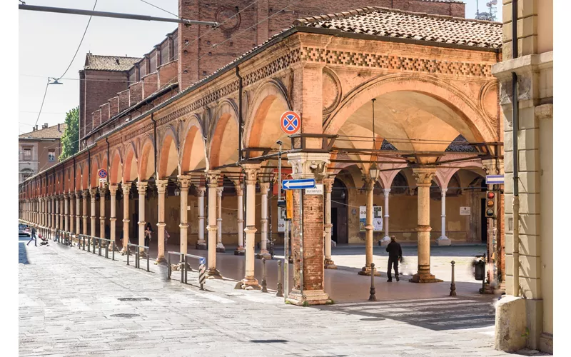 Le Portico dei Servi : élégance et dévotion