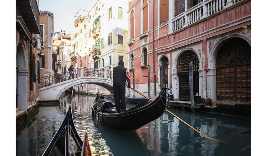 Venice: Gondola Serenade on Grand Canal + Introduction