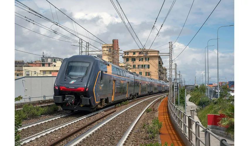 Malcesine: Garda Link Bus + Train from Venice