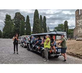 Via Appia: Tour guidato in golf cart condiviso