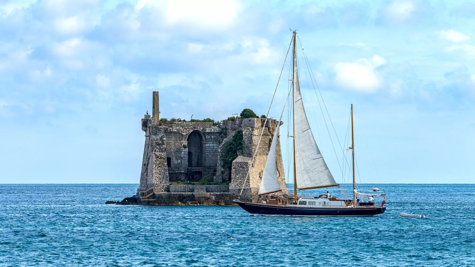 Sailing holidays or mini day cruises: Italy viewed from the sea is even more beautiful