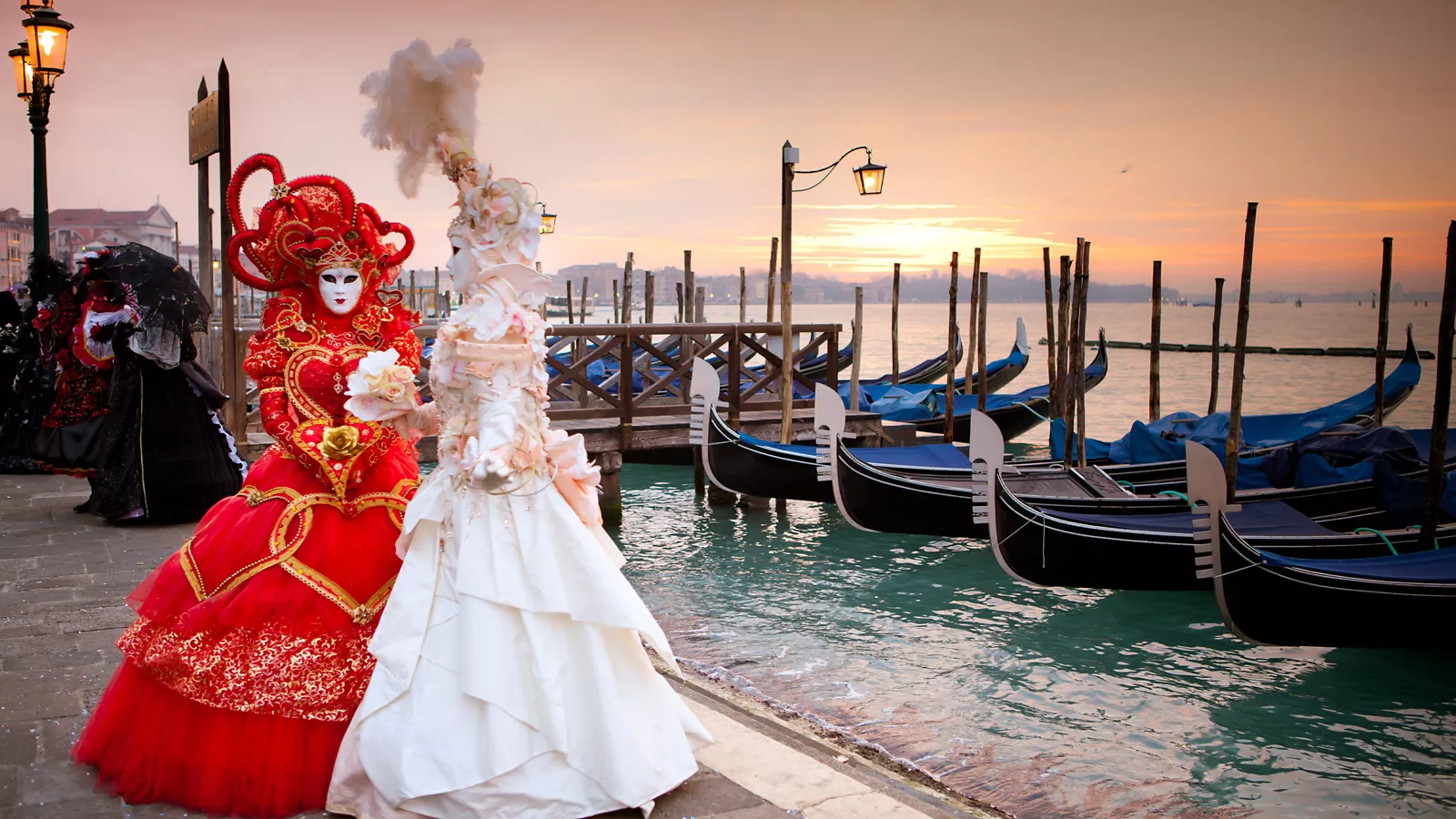 Masks, flavours and colours light up Carnival all over Italy