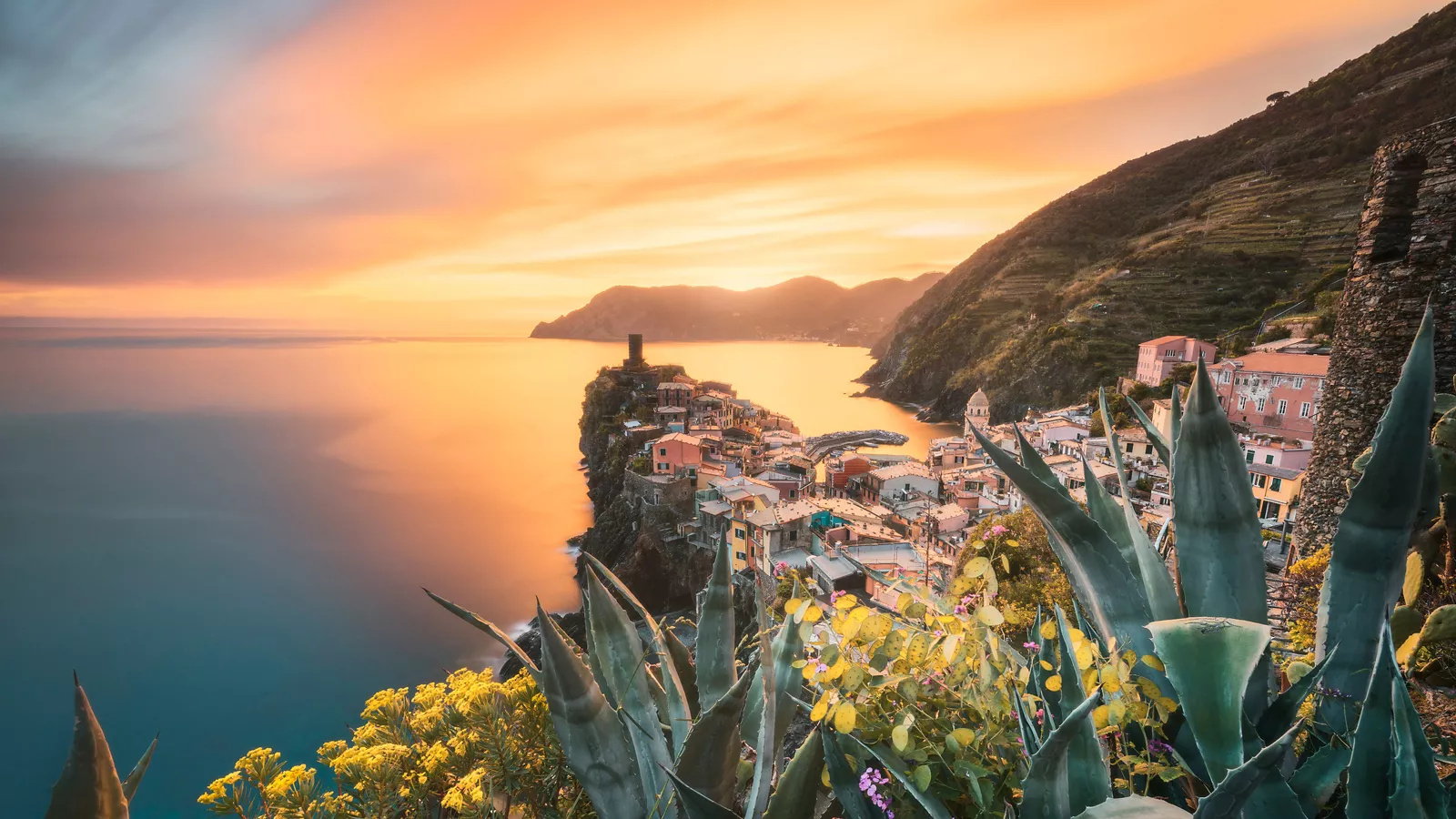 Cinque Terre: enchanting villages overlooking the sea in Liguria