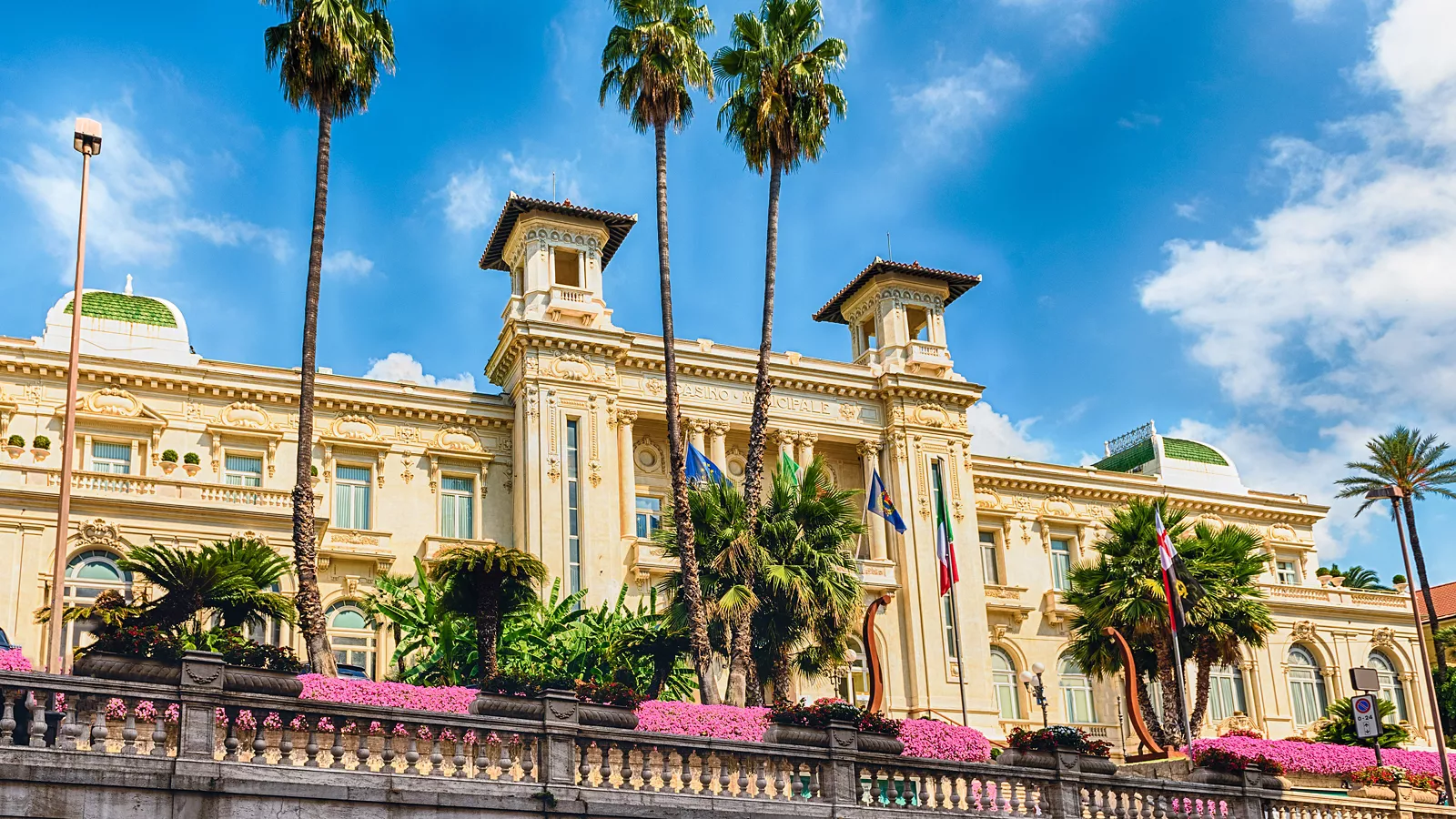 Liguria, a wealth of beauty between bays and historic towns