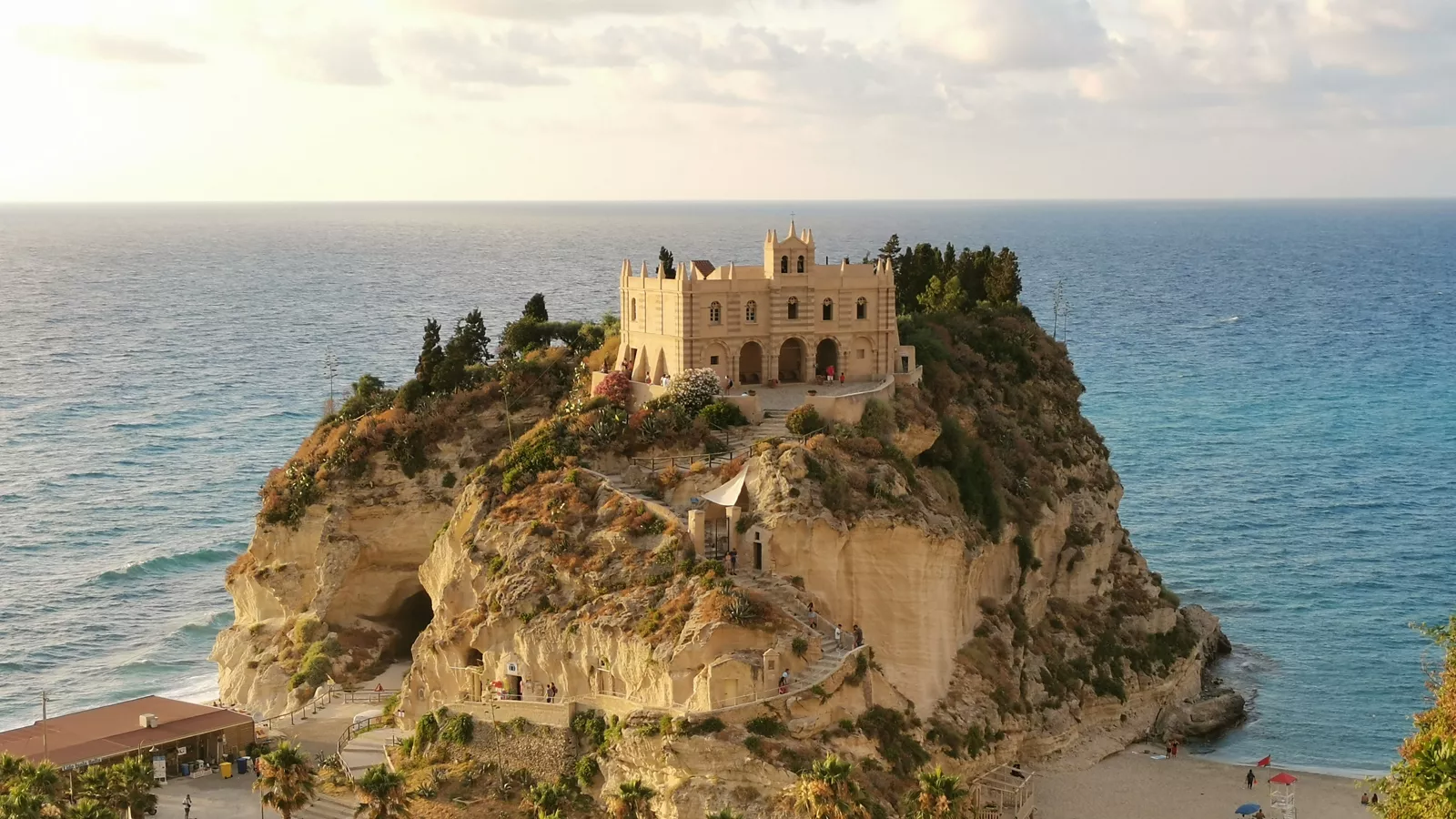 10 reasons to visit the seaside of the Costa degli Dei in winter